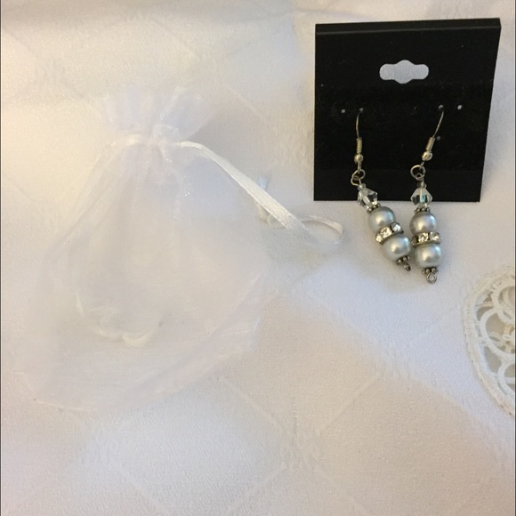 BUNDLE UP🌷3 for 30🌷 Beaded glass pearls drop earrings - Picture 1 of 1